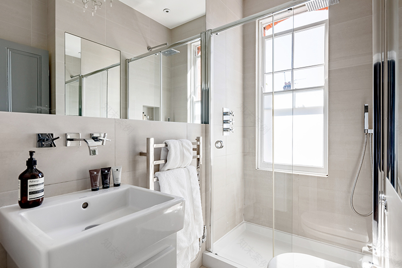 伦敦灰色调公寓的活力点缀-25