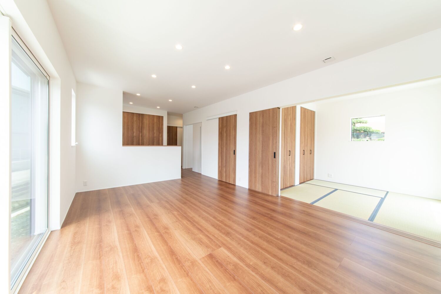 ランドリールームと物干しスペースを広く確保したフリージアの家丨日本和歌山丨ロイヤルホームズ-12