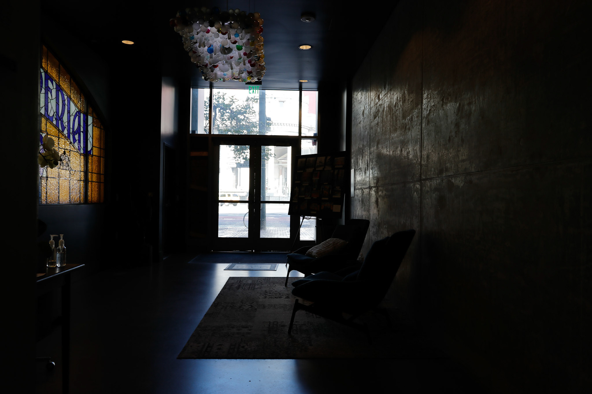 Market St, SF. 94103. AEB 5 Brackets-71