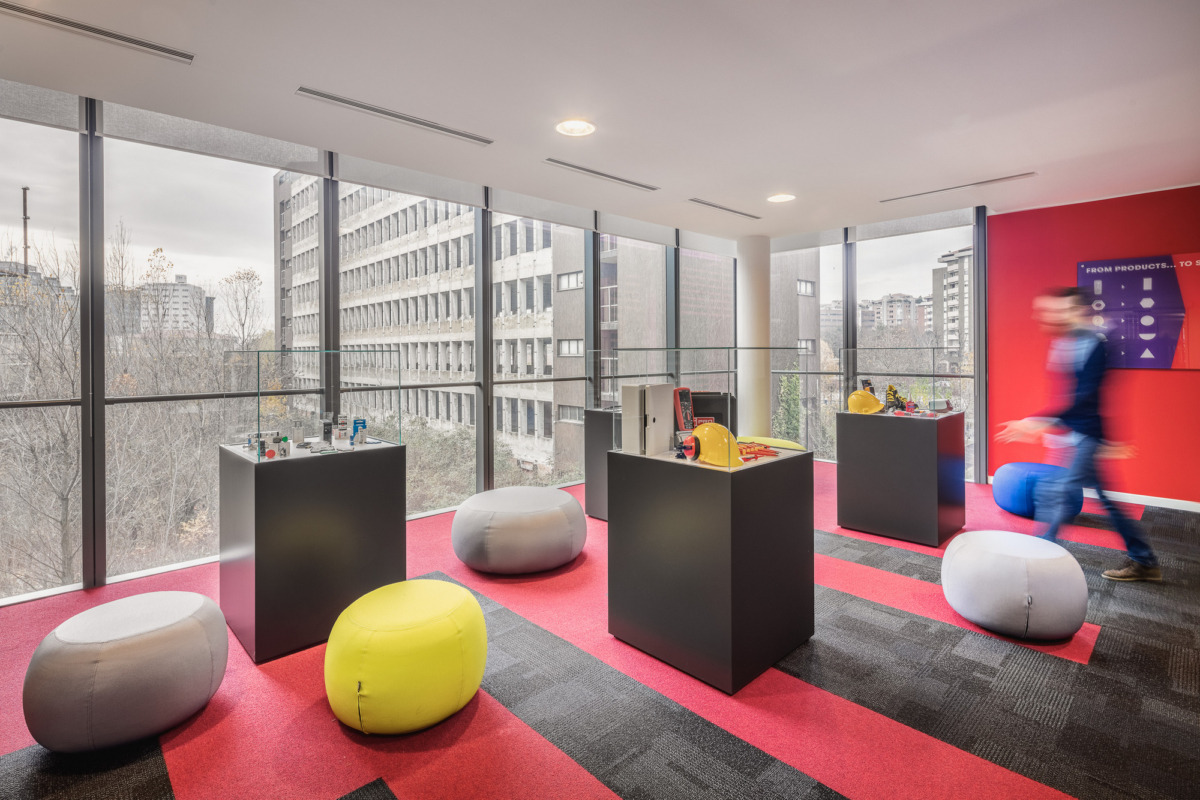 米兰 RS Components 办公室——人性化、智能、环保的设计理念-21