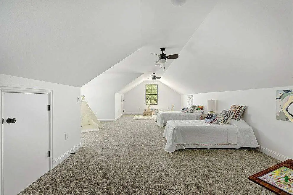 个性墙纸打造独特餐厅，翻转德州住宅视觉体验-14