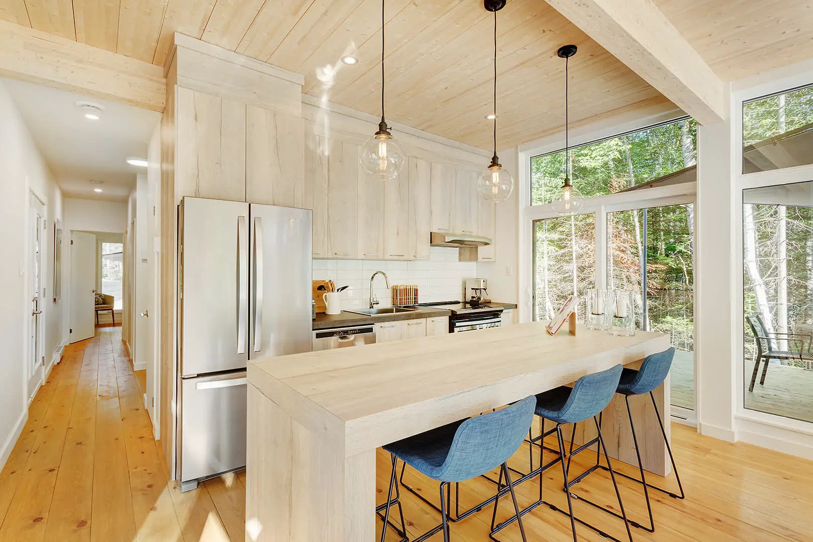 融入自然的现代木玻璃住宅设计-4