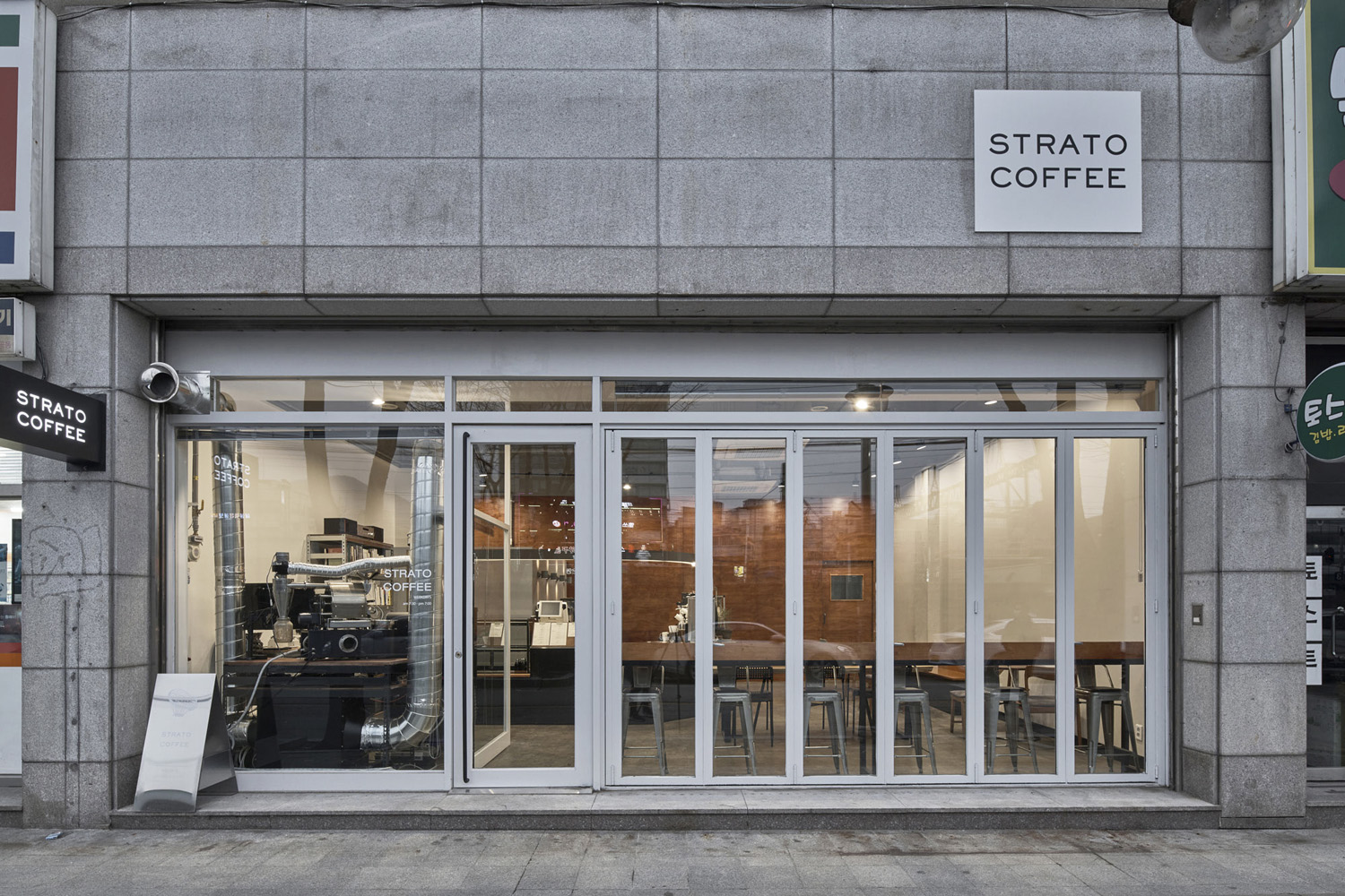 现代风 Stratcoffee 咖啡厅，16 坪空间打造潮流典范-3