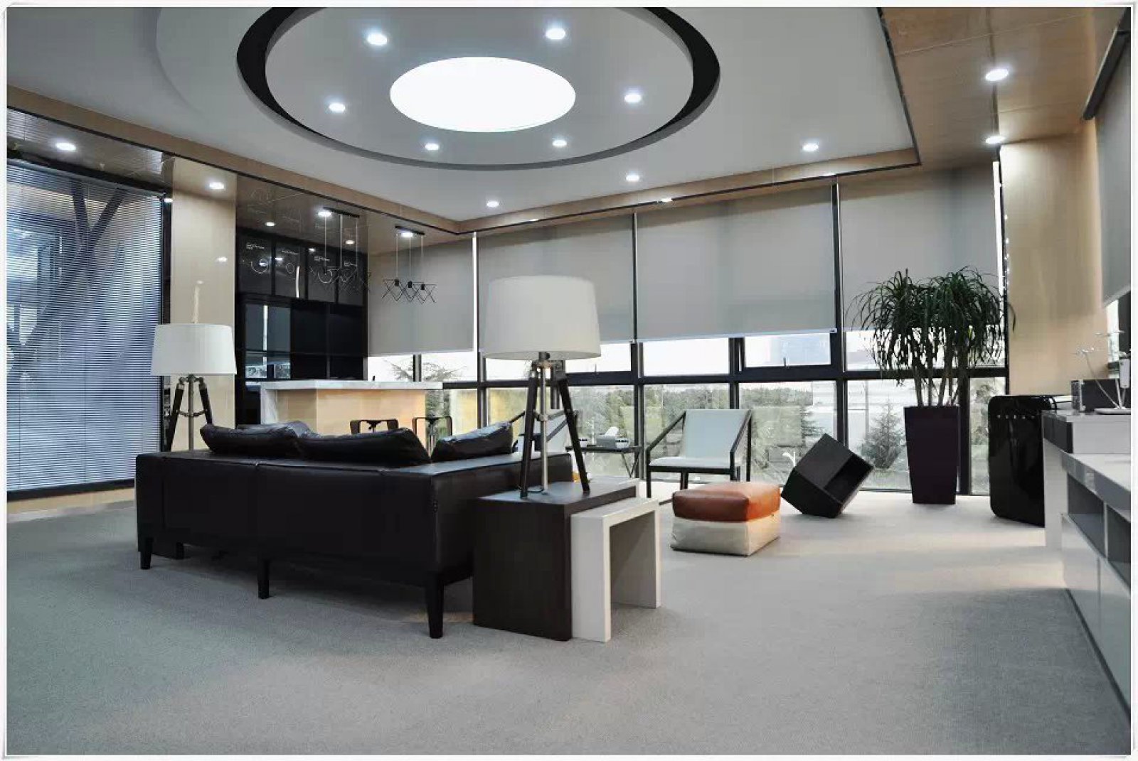 前卫现代办公空间-8