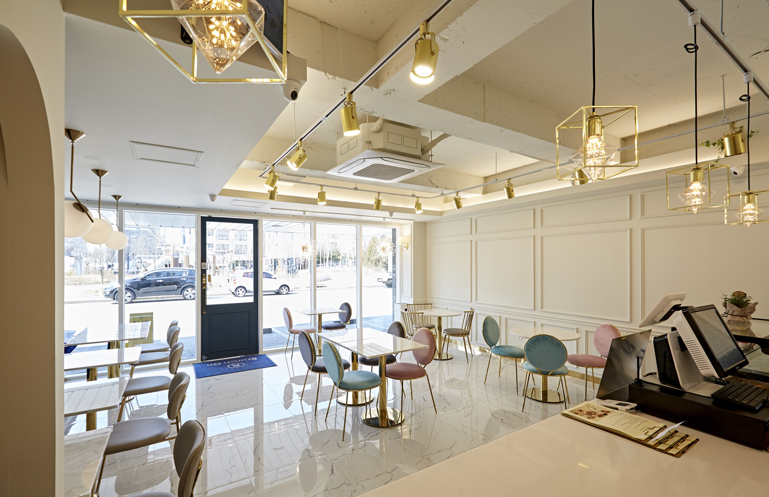 现代简约风 20 平咖啡馆设计-11