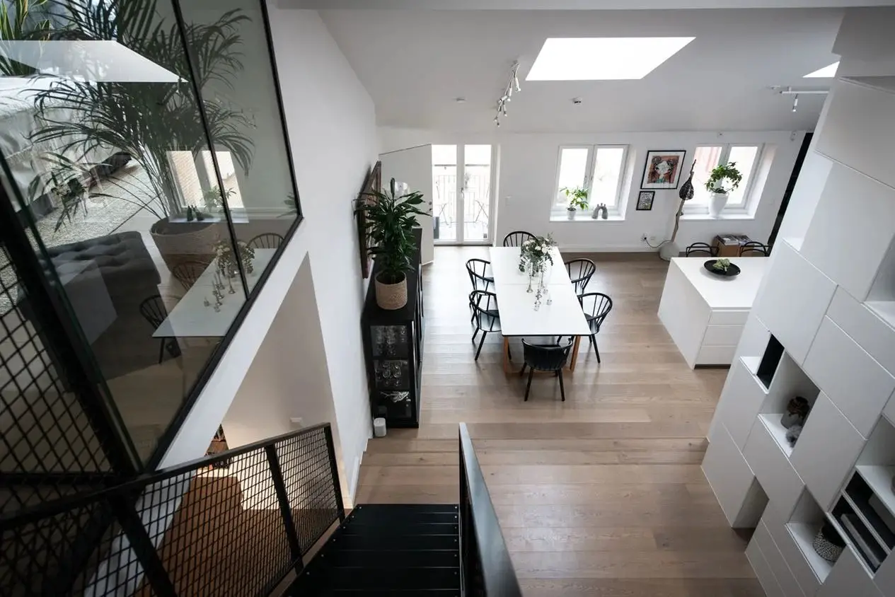 瑞典哥德堡绿色社区的现代家庭复式公寓-11