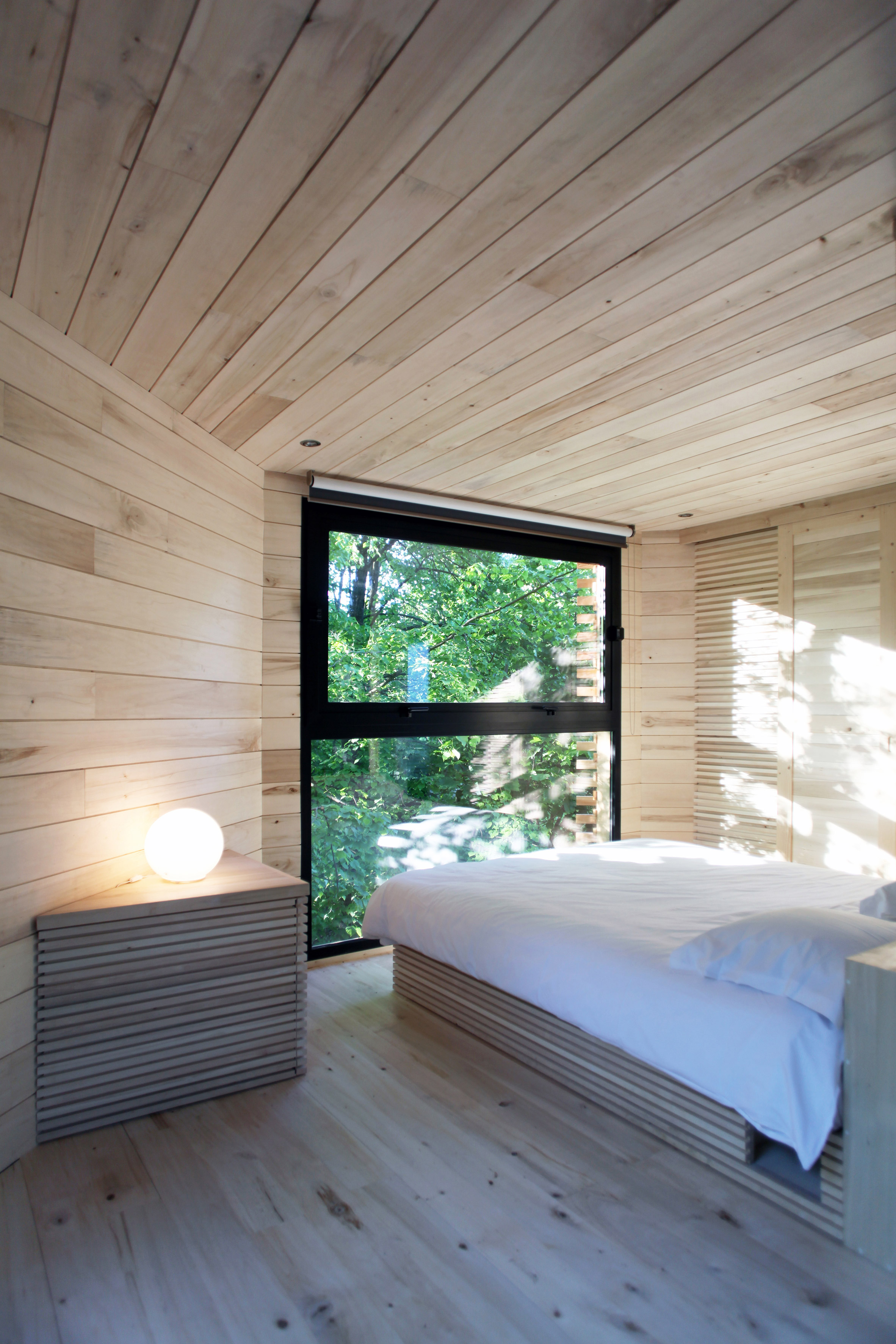 Century-old oak supports treehouse guest room in northern France-16