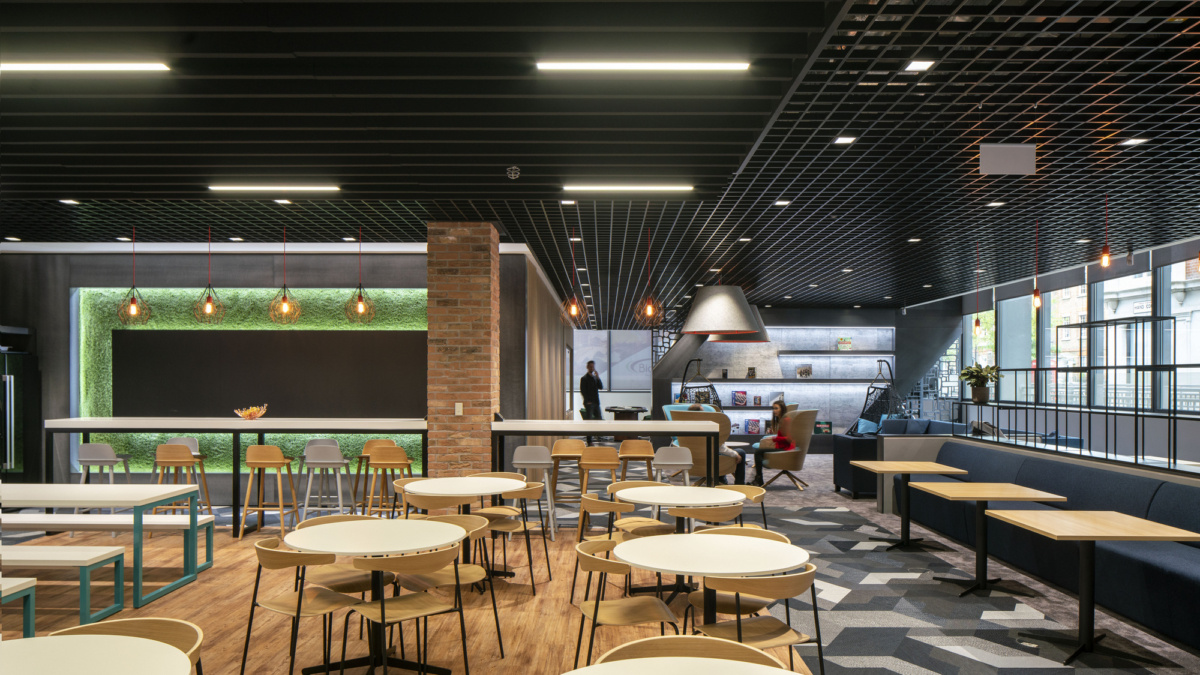 伦敦 Playtech 办公室 | 工业风与年轻活力的完美结合-15