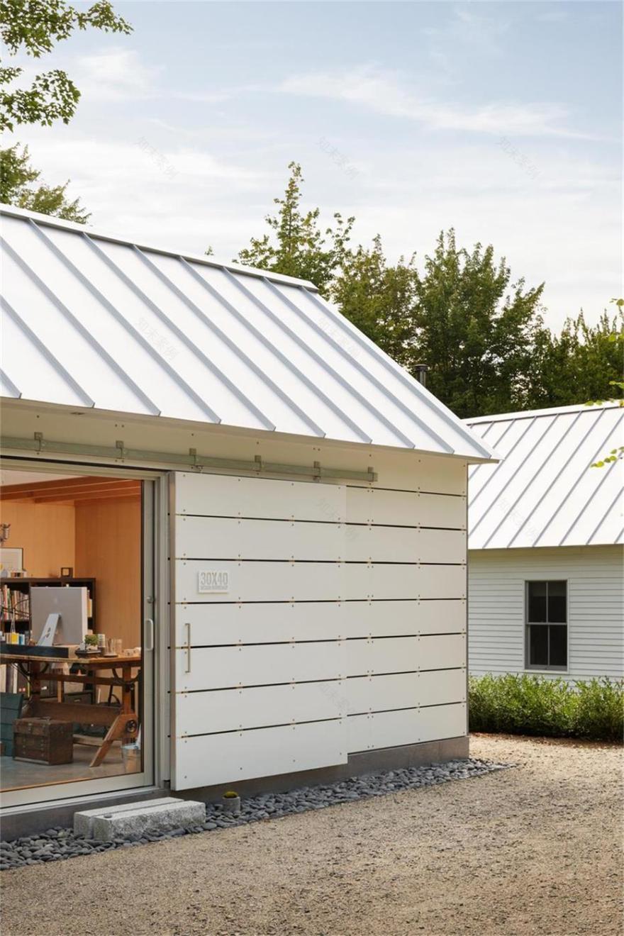 森林中的全铝谷仓风小型工作室设计丨美国缅因丨30X40 Design Workshop-11