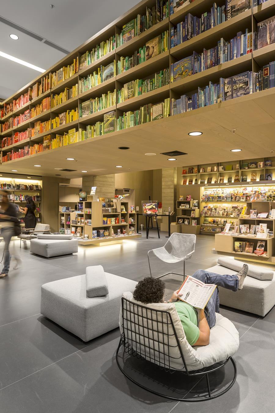 里约热内卢的绿洲 · Livraria Saraiva 书店设计-9