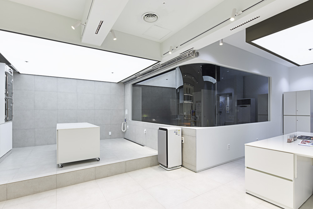 极简白调，25 平米的精致 COWA 展示空间-6