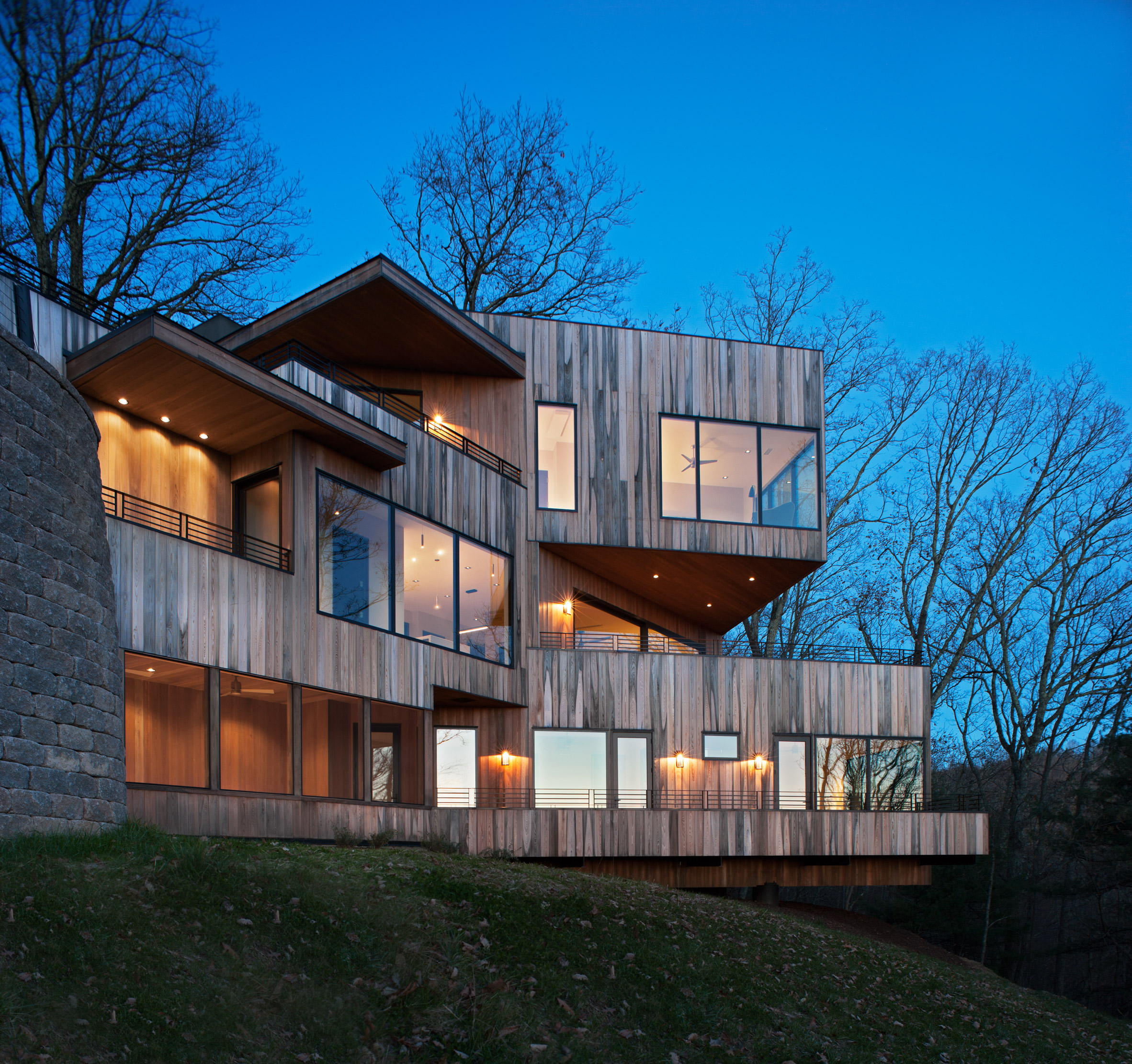 Retro+Fit Design stacks cyprus-clad volumes to form home overlooking North Carolina valley-27