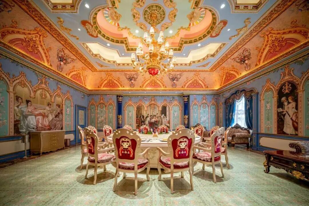 93米!全球最大套娃建筑!草原上的魔幻城堡,10万游客打卡背后的争议与狂欢-13