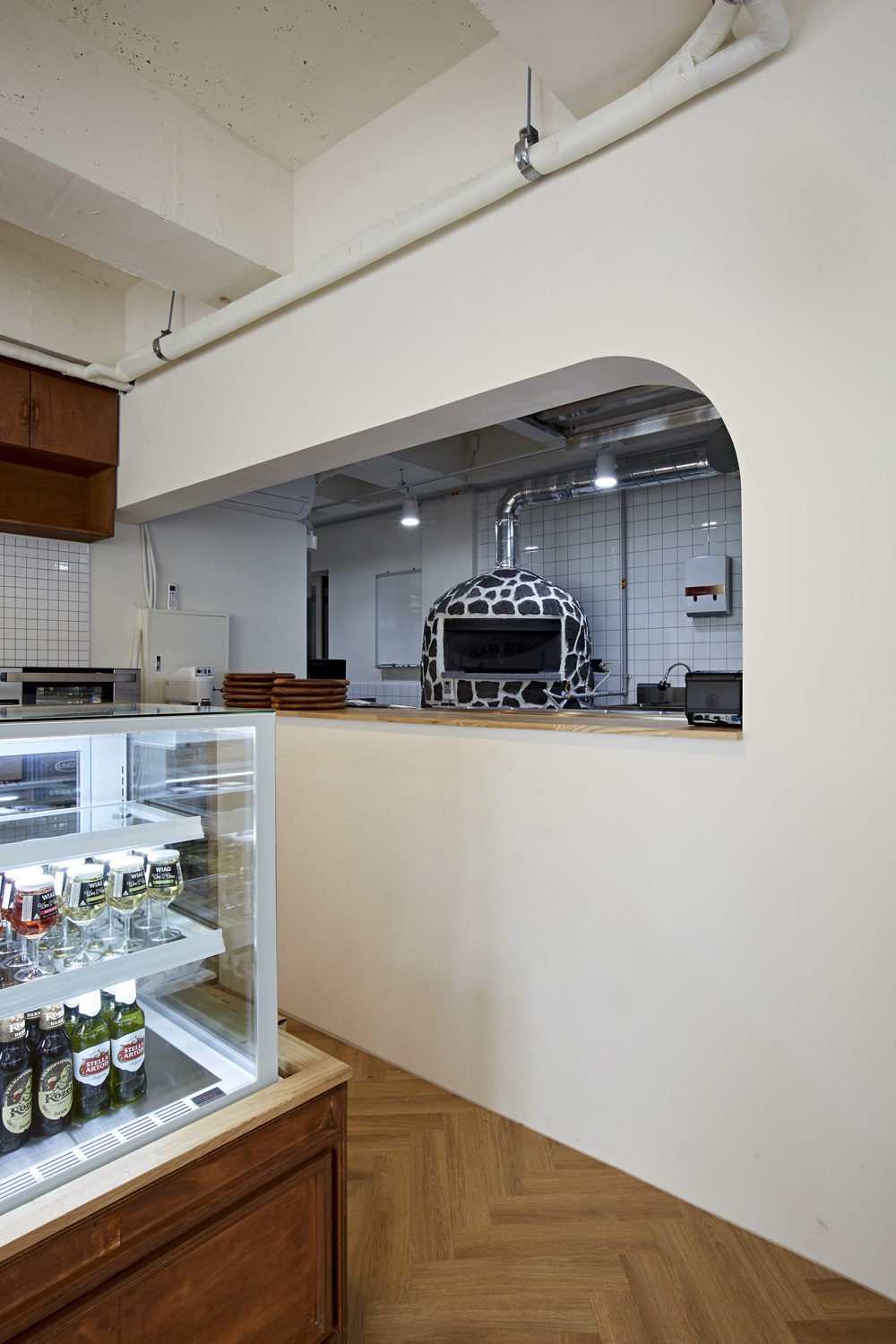 温暖氛围的 28 平米意大利餐厅内饰设计-14