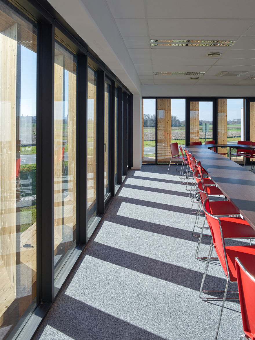 环保商业孵化器建筑,实现智能简约设计-15