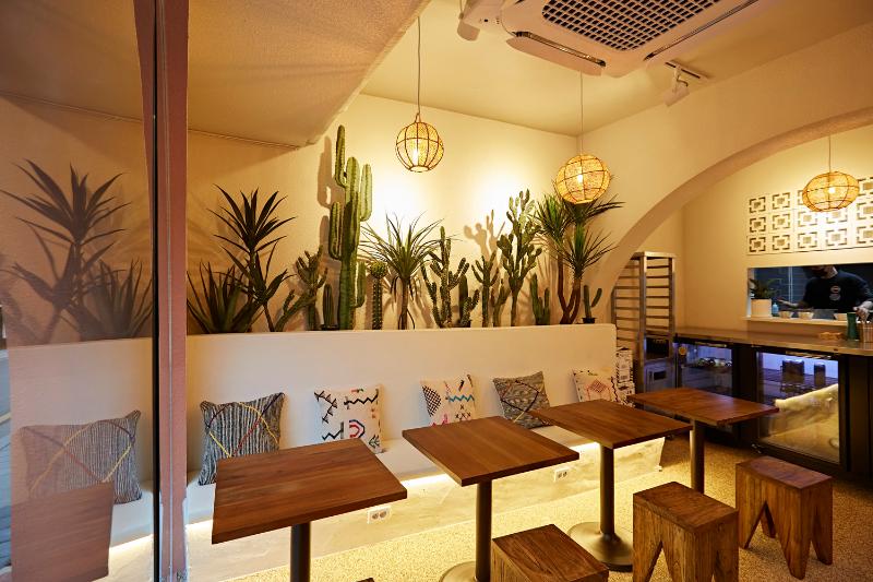 温馨 15 坪卡萨布兰卡餐厅设计，明亮照明营造舒适氛围-15