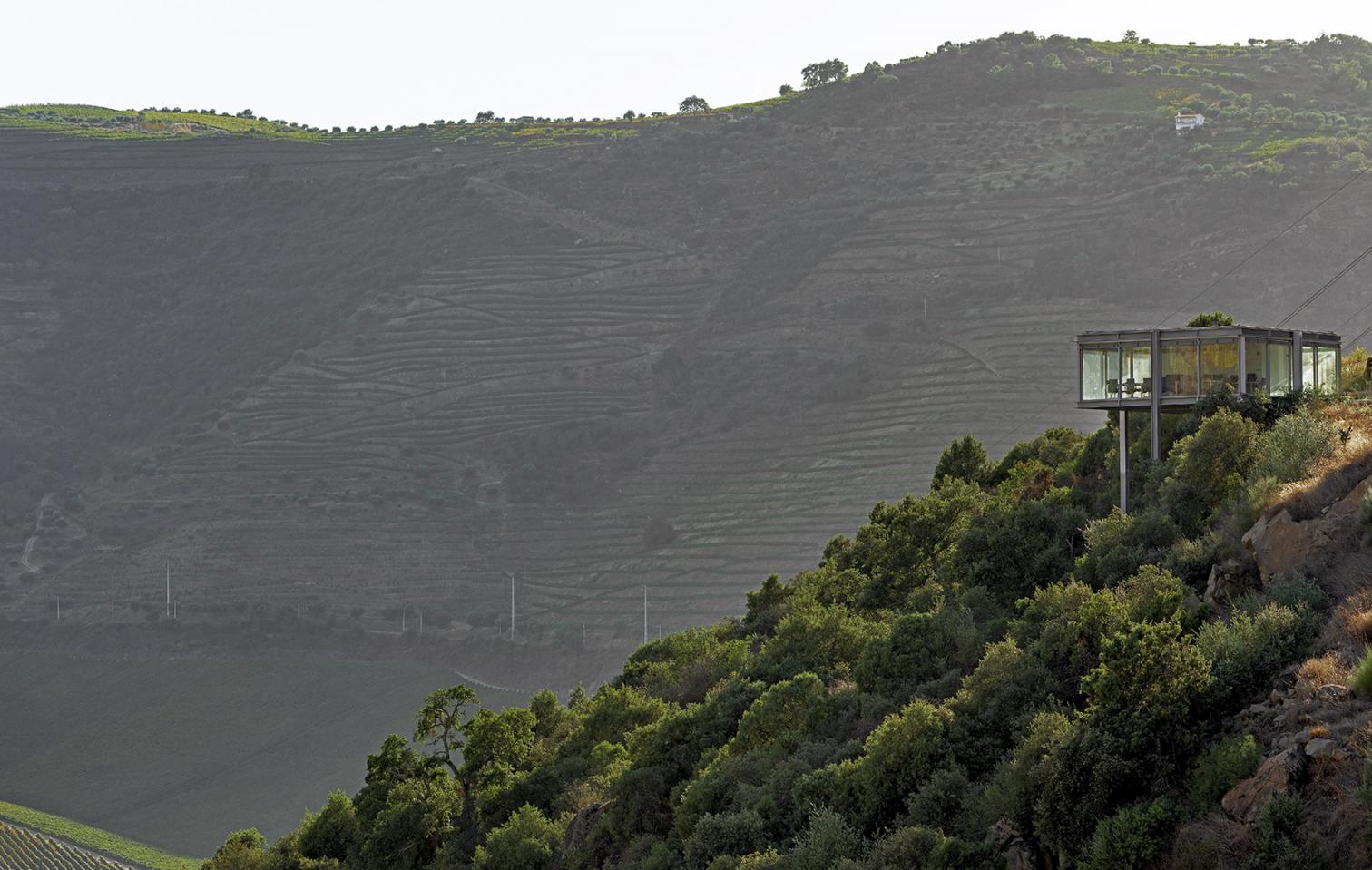 嵌入山体的生态能源站 · 葡萄牙 Foz Tua 水电站-14