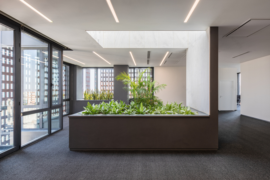 矛盾中的和谐 | 高科技与传统元素的融合-56