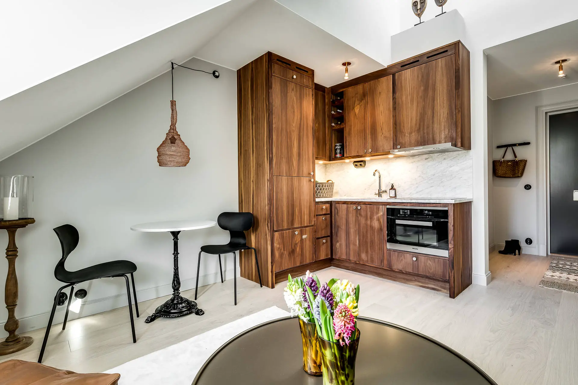 同一大厦内的三套风格统一又各具特色的公寓设计-25