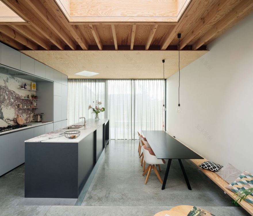 比利时 MIKA 住宅 | 紧凑空间中的自然延伸-11