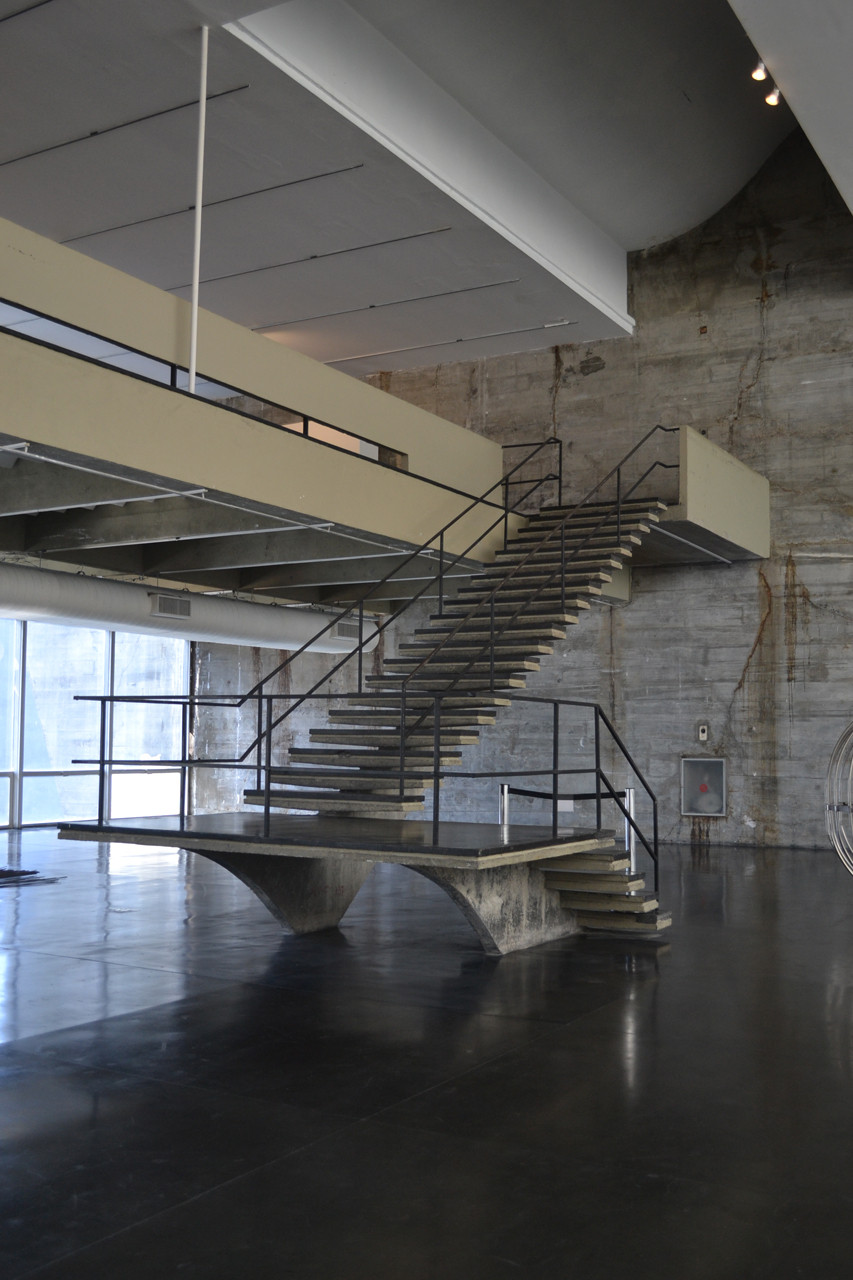 巴西里約熱內盧現代藝術博物館：建築大師 Affonso Eduardo Reidy 採V形柱列、懸吊樓板，打造現代主義建築經典 | FAM-46