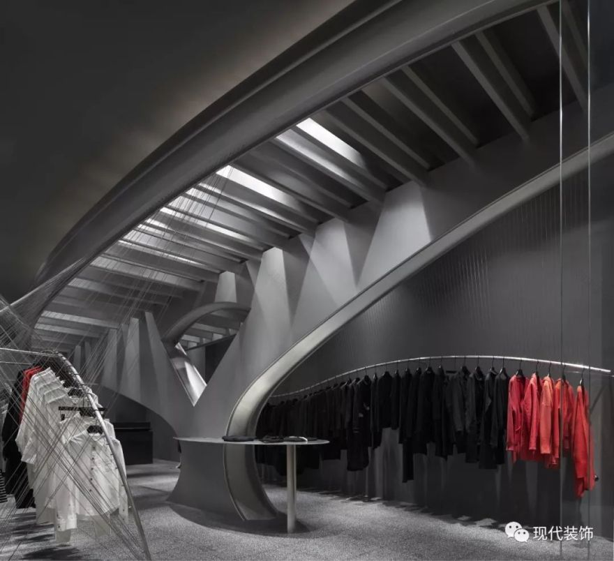 叶梹室内设计 | 充满现代感与未来感的服装体验店!-44