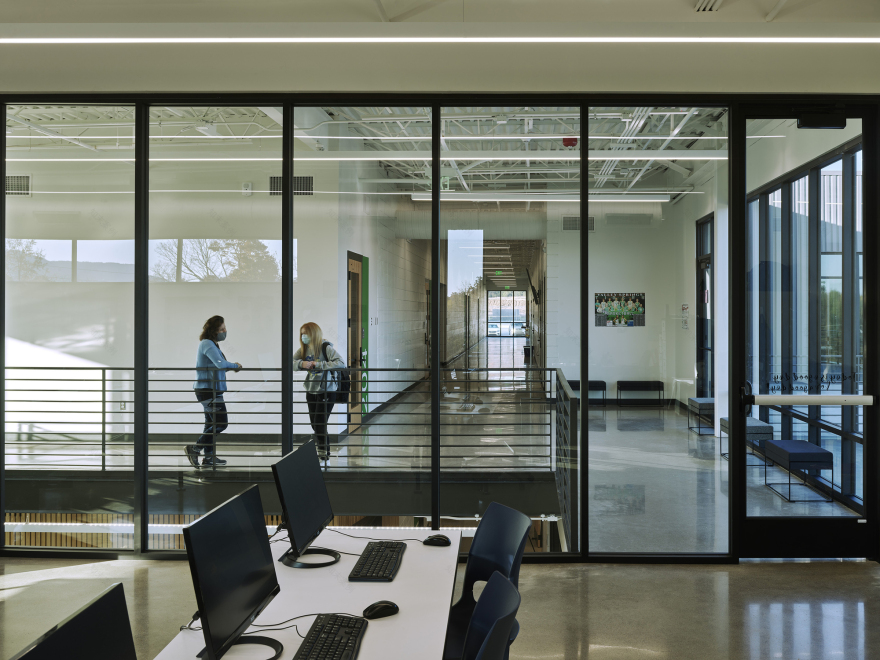 Valley Springs High School 图书馆室内设计-9