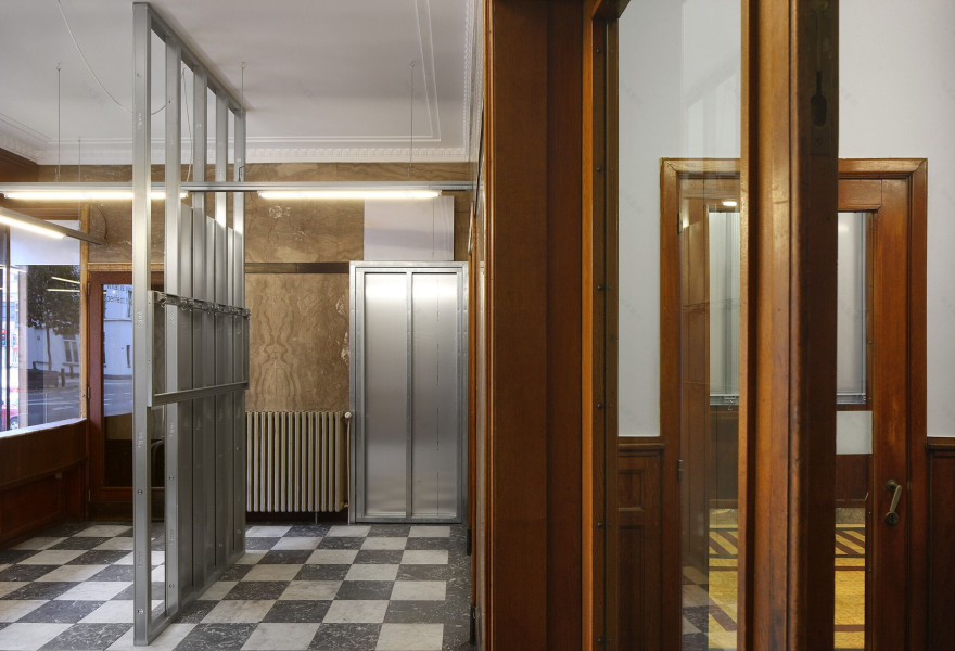 旧烘焙坊中的精美内衣店-17