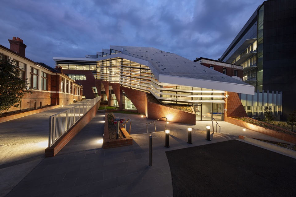 墨尔本 Bio21 研究所 | 动态合作空间与自然环境的完美融合-44