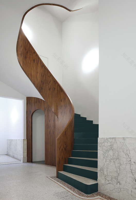 比利时复古建筑翻新,演绎空间共鸣-10