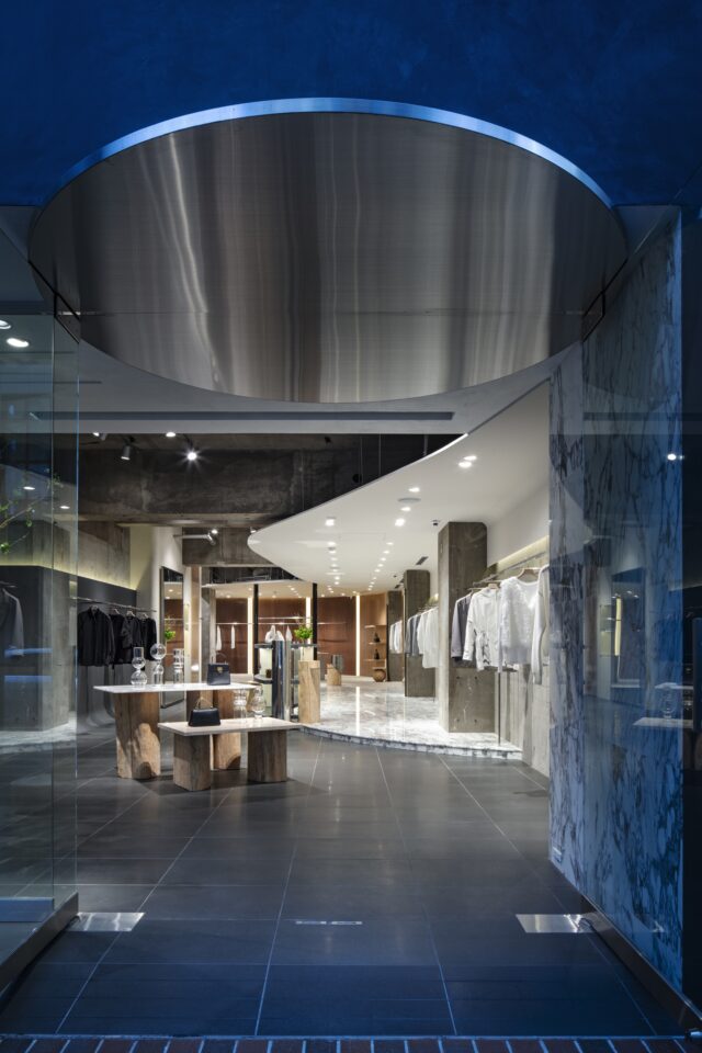 青柳瑞音（假设CADUNE是姓名的特殊罗马字表达形式，AOYAMA通常是姓氏青柳或青山等，这里统一按常见配合组合理解为名字进行翻译，若有更好的背景信息结果可能不同） 丨日本东京丨AtMa inc.-28