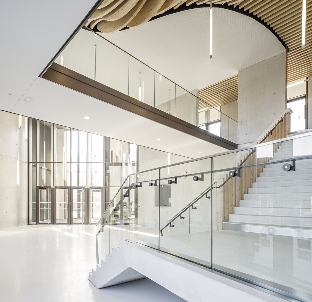 法国LycéeLa Plaine中学-25