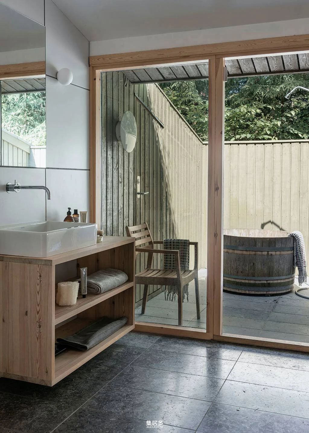 森林中与大自然融为一体的舒适小木屋-8