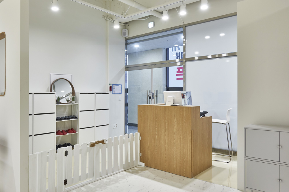 白色木纹打造 37 平米简约咖啡厅-14