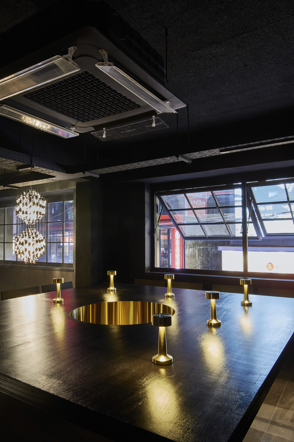 现代高级 26 平酒庄设计，演绎黑白色调的魅力-7