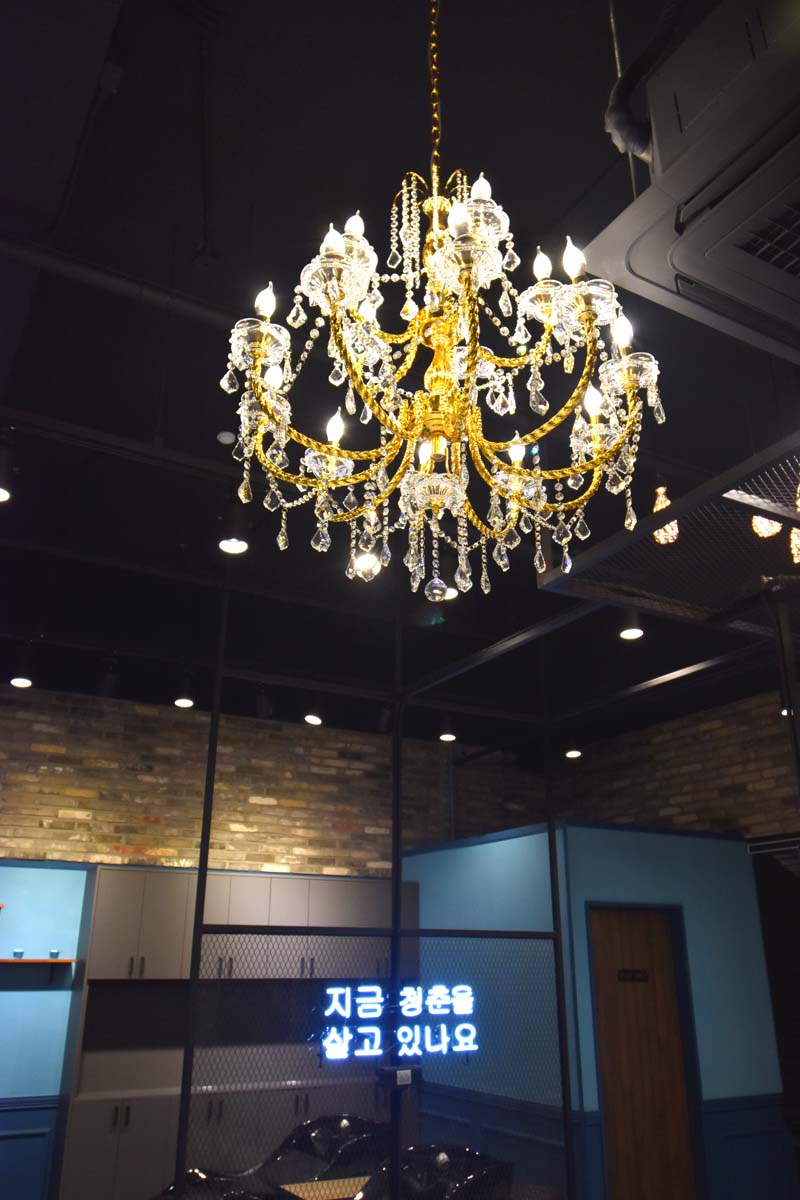 25 平米美妆小店，极简黑白色调打造青春时尚空间-16