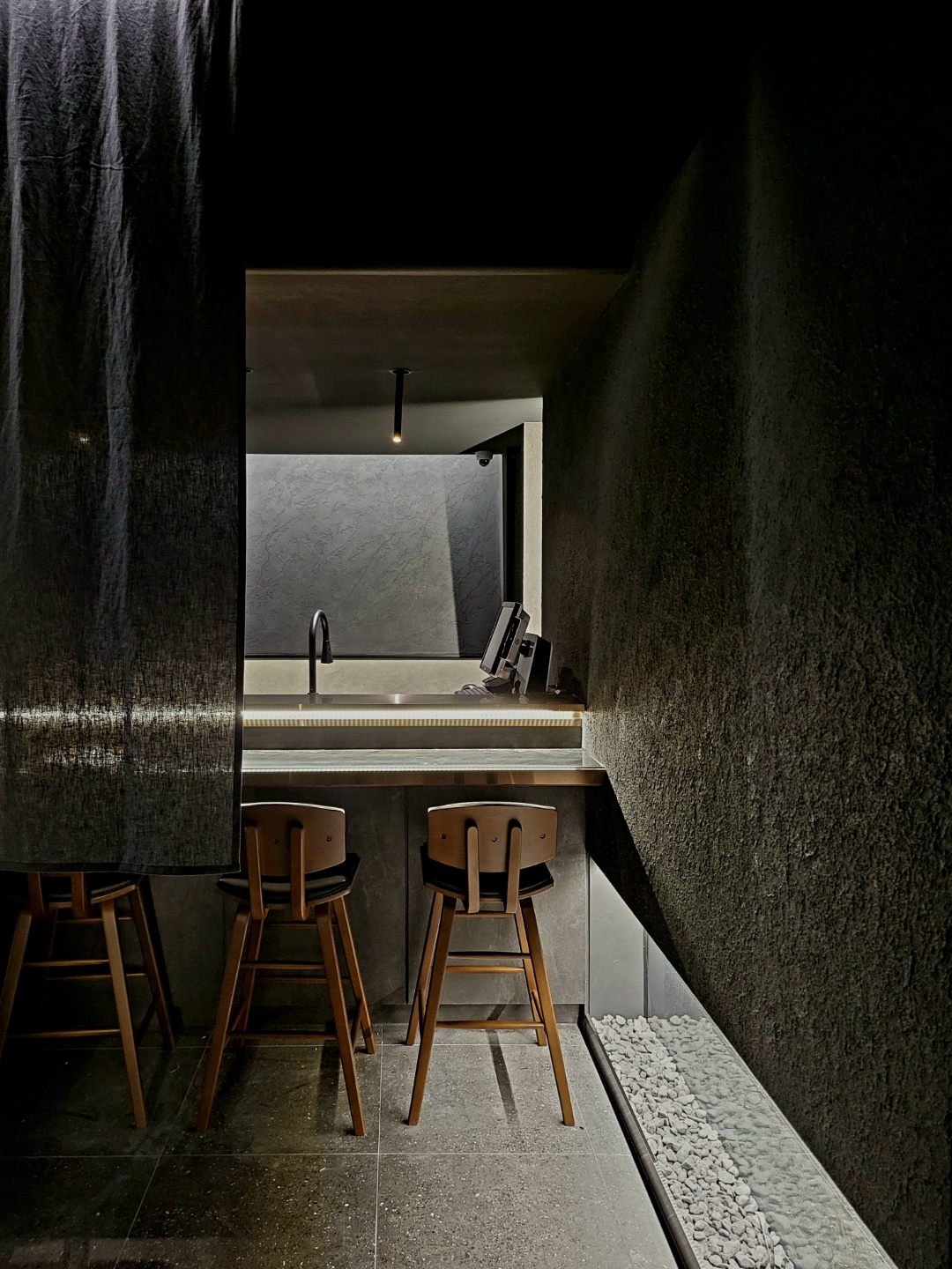 高级黑 | 45 平米极简主义雅致公寓-12