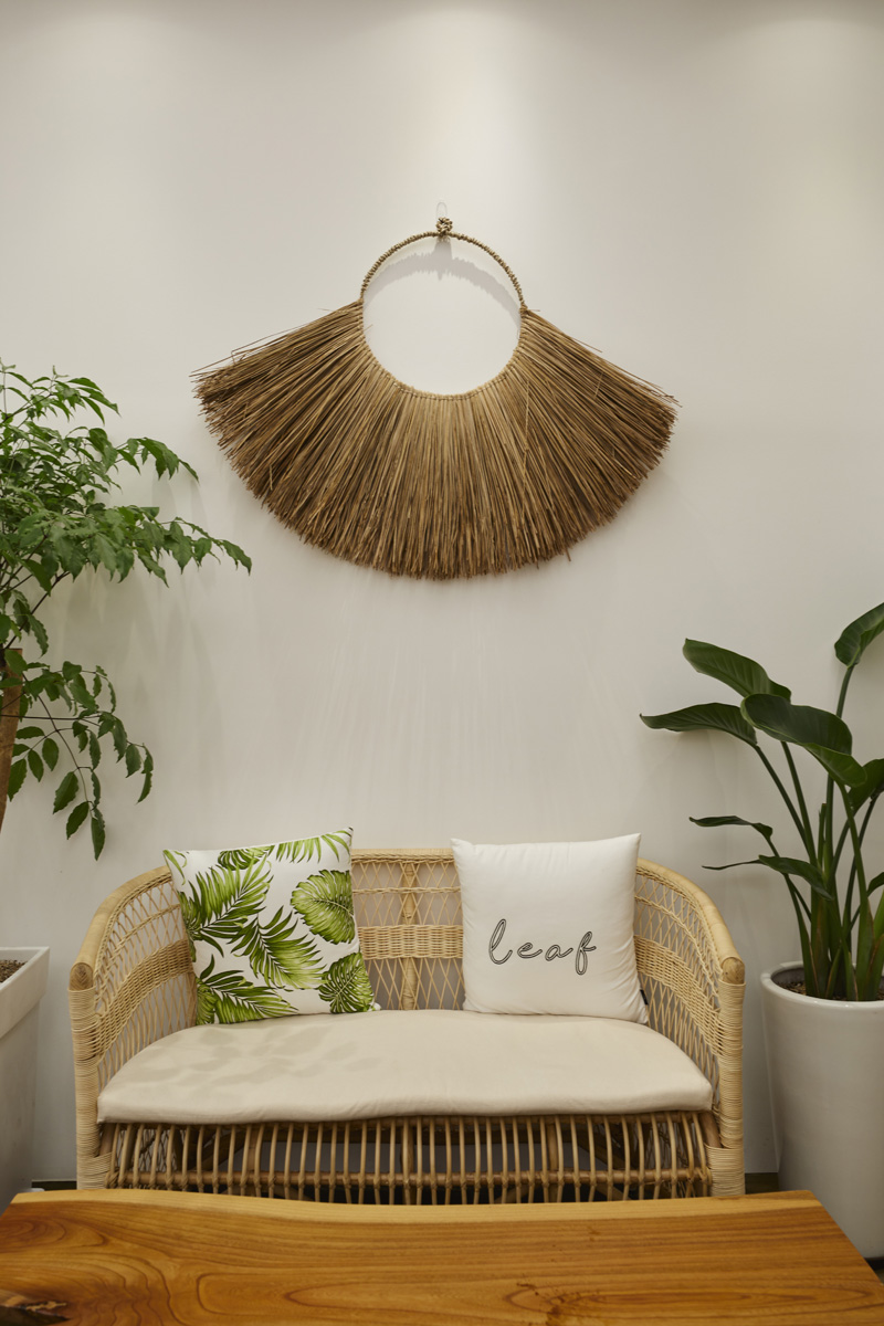 20 平米温馨双色咖啡厅-16