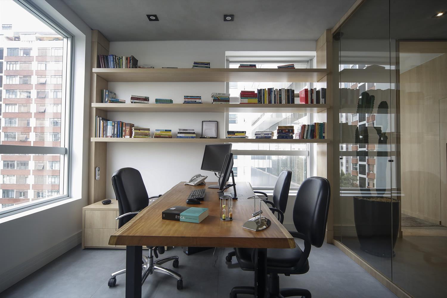 LTSA Advogos 办公总部 | 现代木质设计之美-4