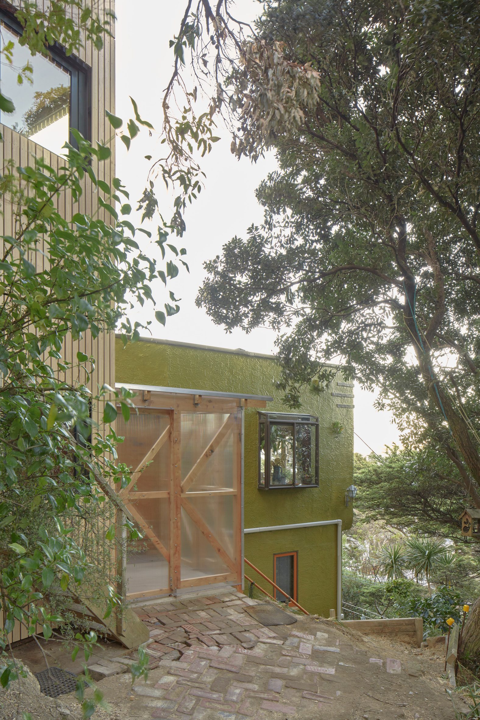 Towering house extension in New Zealand mimics "childhood treehouse"-15