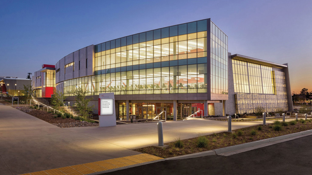 南西南学院健康与水上中心-1