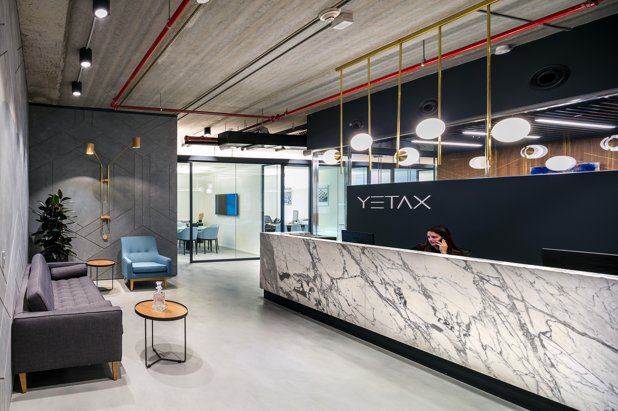 融合自然与工业，展现独特法律美学-12