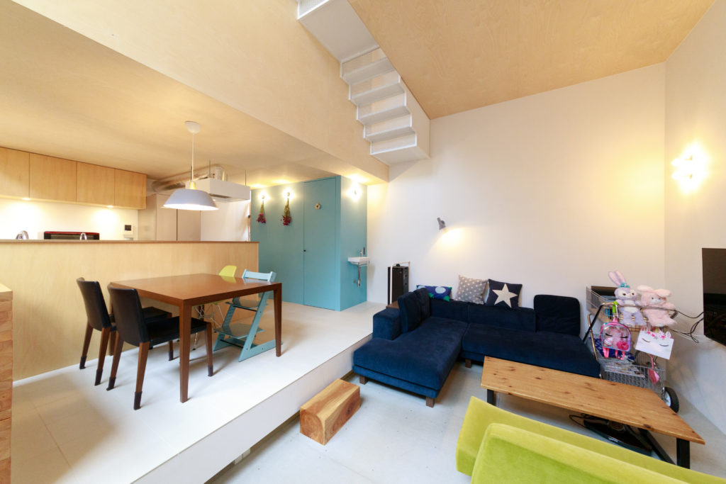 鉄骨造が叶えた大胆プラン吹き抜けの大空間に個室が浮かぶ家 | Architecture | 100%LiFE-9