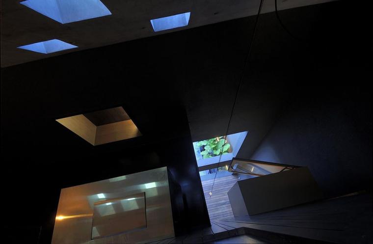 新加坡“屋中屋”半独立住宅 | 室内外层叠有致，动感空间-16