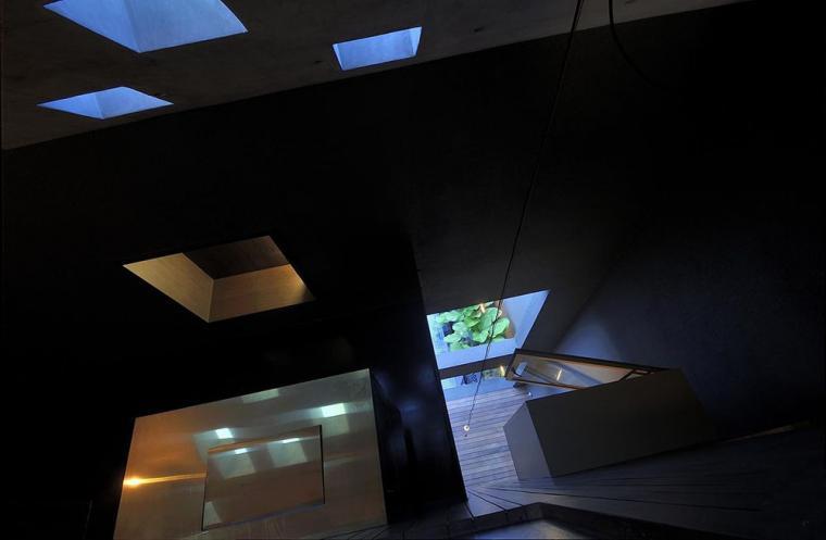 新加坡“屋中屋”半独立住宅 | 室内外层叠有致,动感空间-16