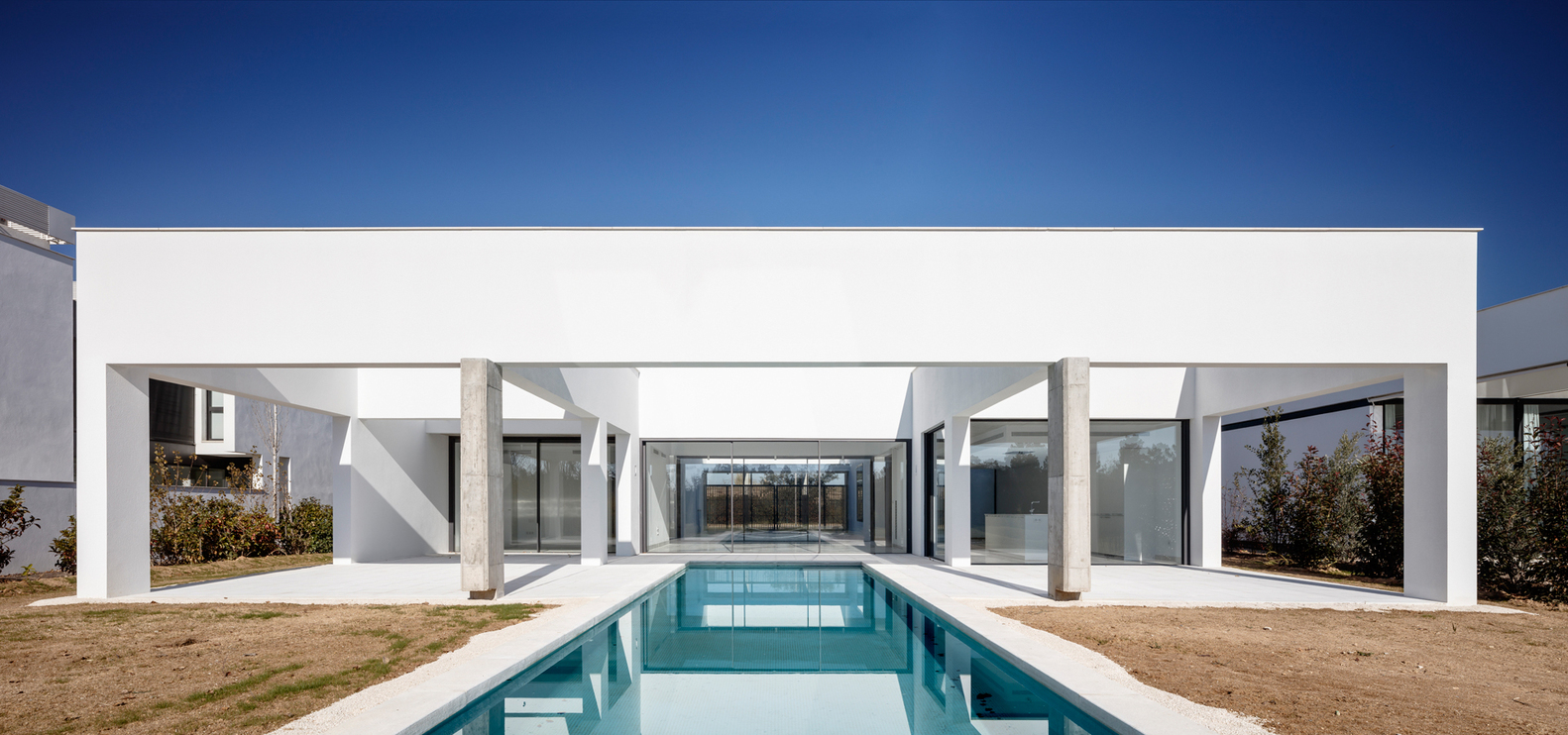 Spectacular House with Spacious Spaces and Full of Natural Light-6