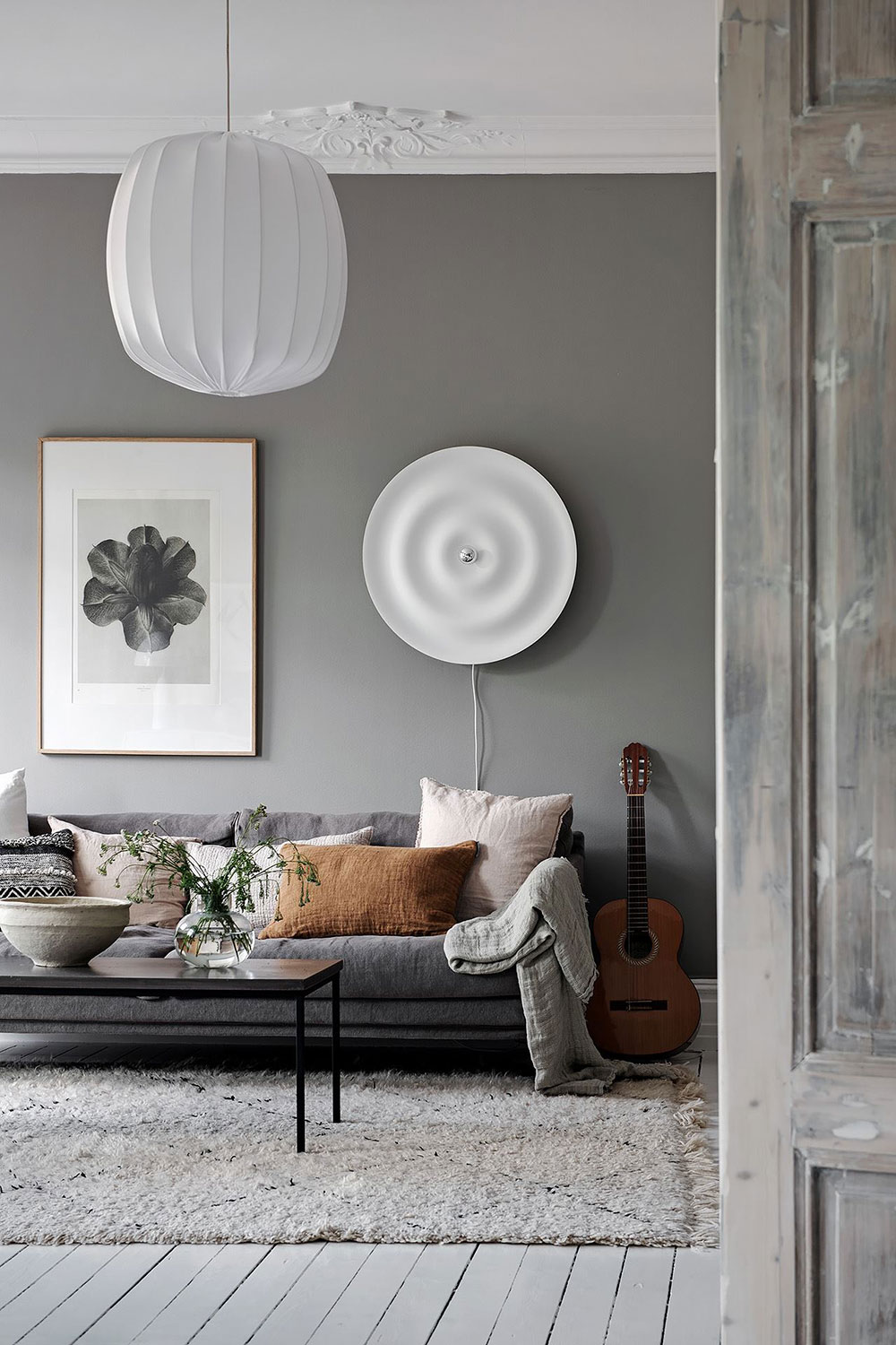 哥德堡优雅灰白公寓,复古门设计瞩目-2