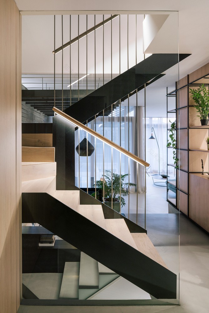 马德里锯齿形屋顶住宅-32