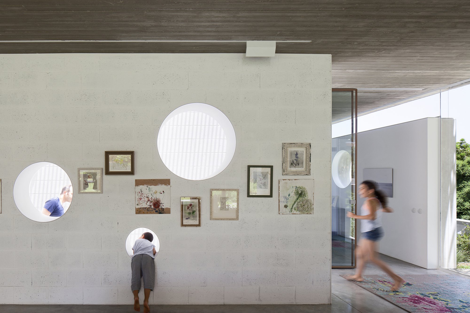 混凝土与原木的现代空灵别墅-44