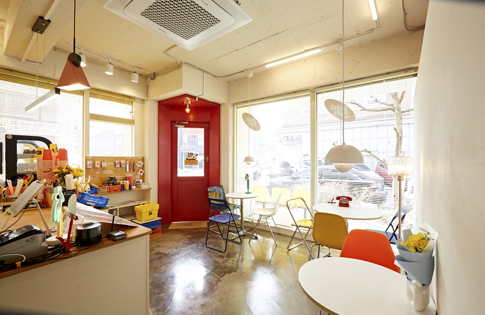 温馨小物打造 12 平米甜品咖啡厅-8